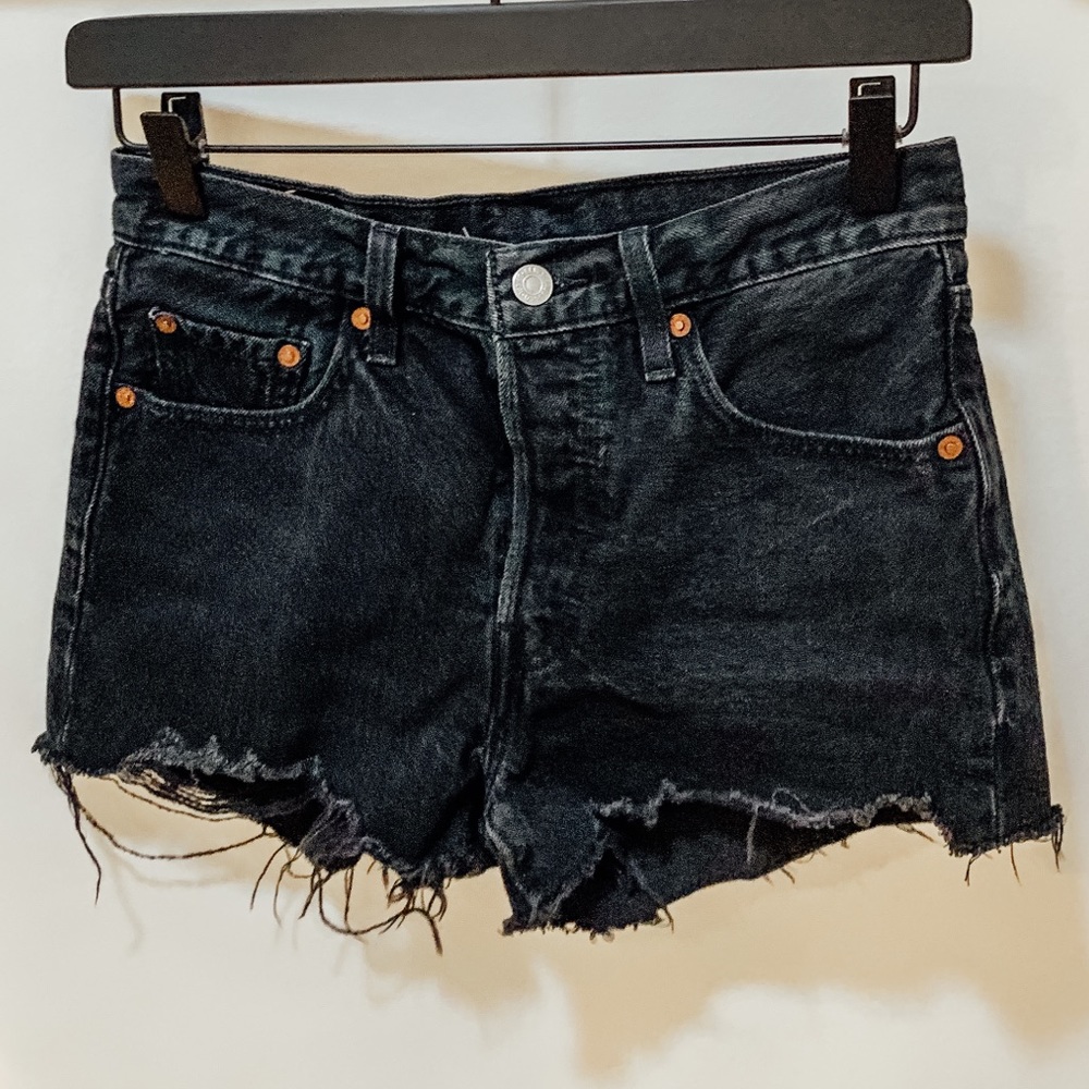 Black High Waisted Cut Off Shorts Levi’s 24